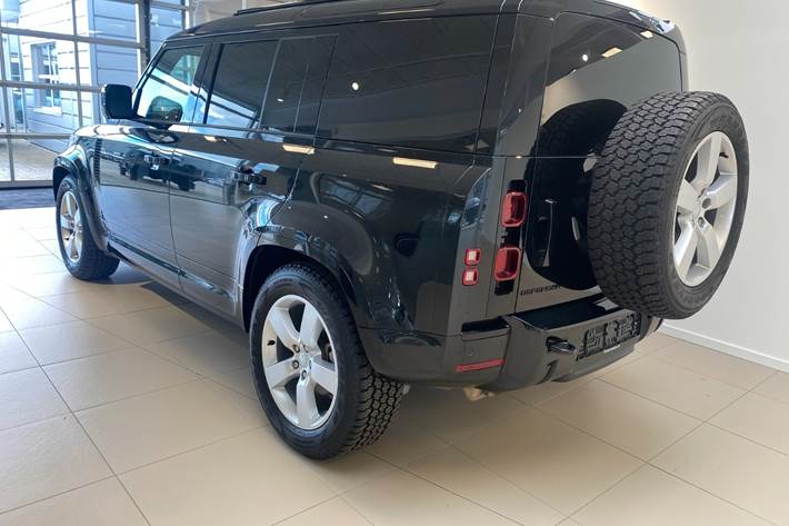 Sort Land Rover Defender 110 fra 2025