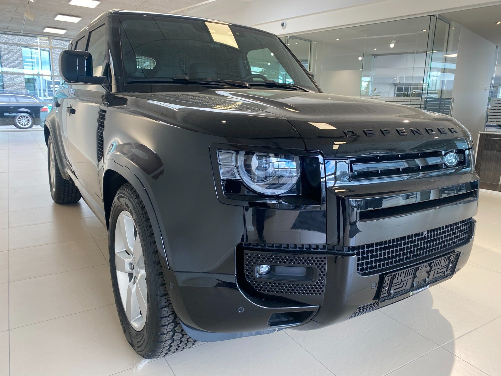 Sort Land Rover Defender 110 fra 2025