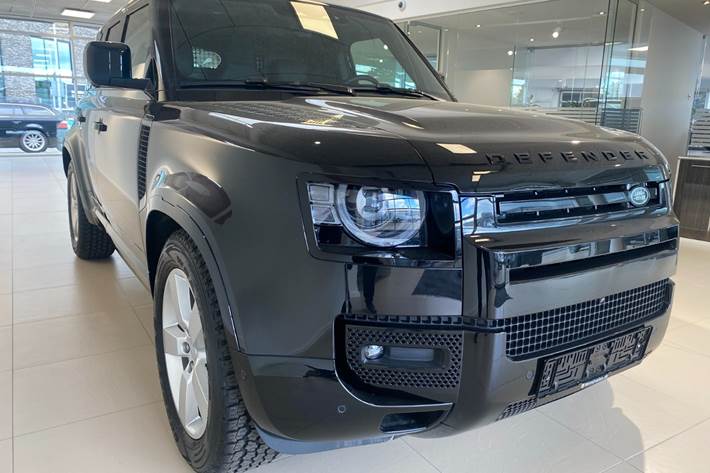 Sort Land Rover Defender 110 fra 2025
