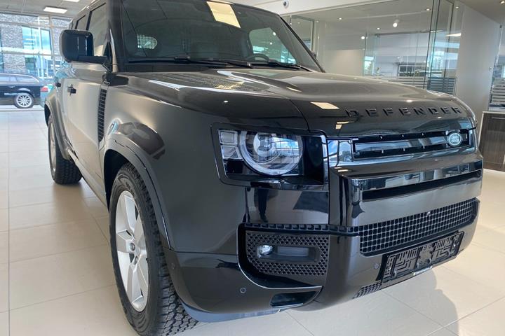 Sort Land Rover Defender 110 fra 2025
