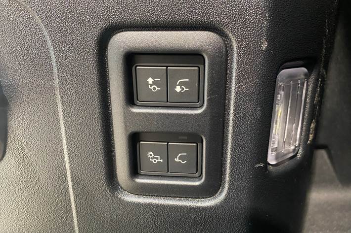 Sort Land Rover Defender 110 fra 2025