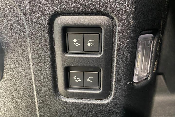 Sort Land Rover Defender 110 fra 2025