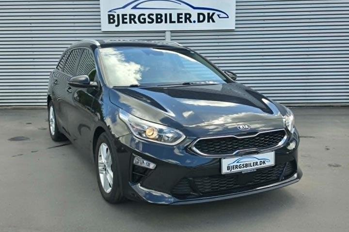 Sort Kia Ceed fra 2021 set udefra