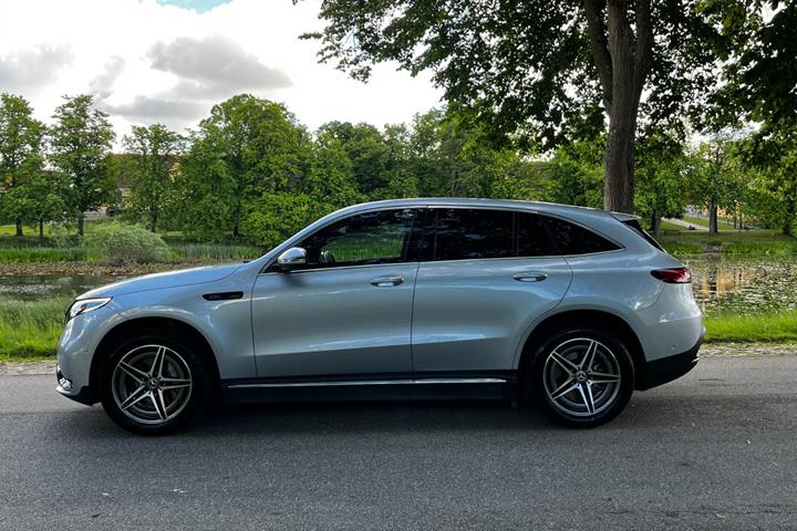 Sølv Mercedes EQC400 fra 2021