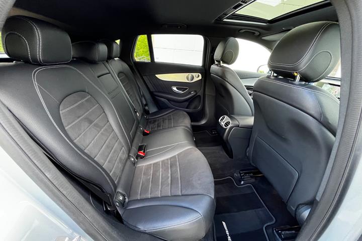 Sølv Mercedes EQC400 fra 2021