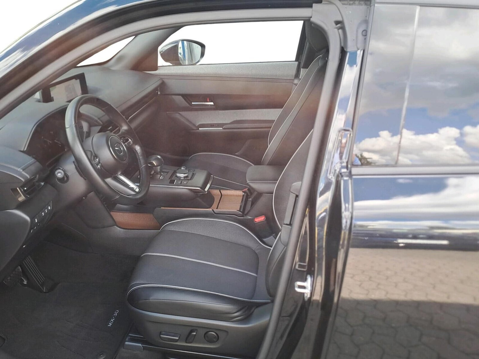 Sort Mazda MX-30 fra 2025