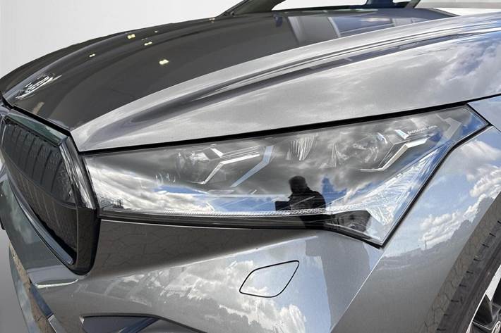 Grå Skoda Enyaq fra 2022