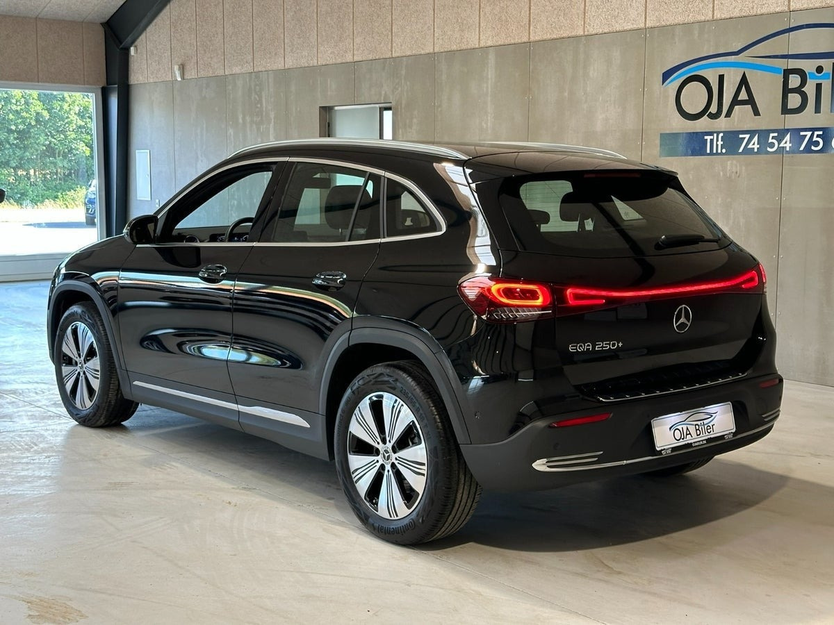 Sort Mercedes EQA250+ fra 2022