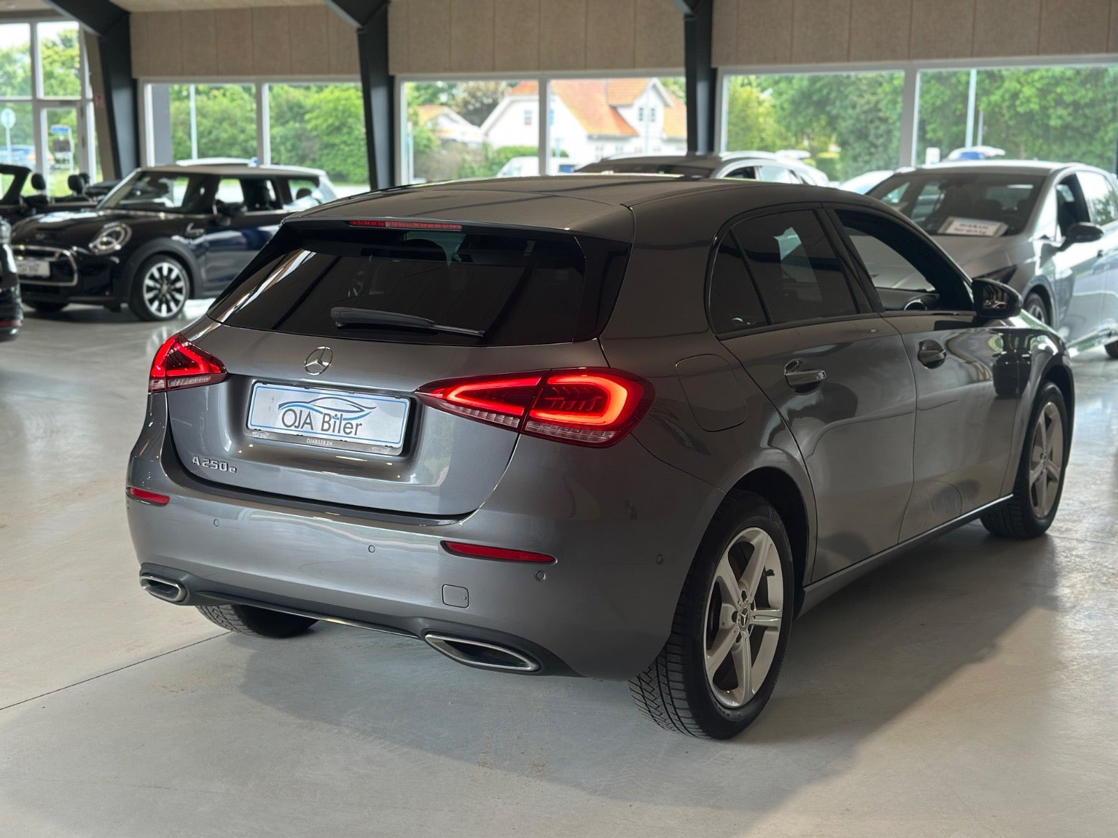 Grå Mercedes A250 e fra 2020