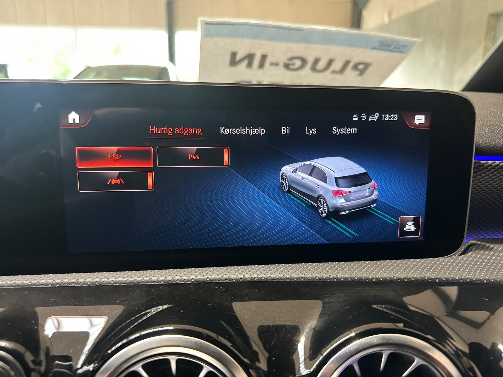 Grå Mercedes A250 e fra 2020