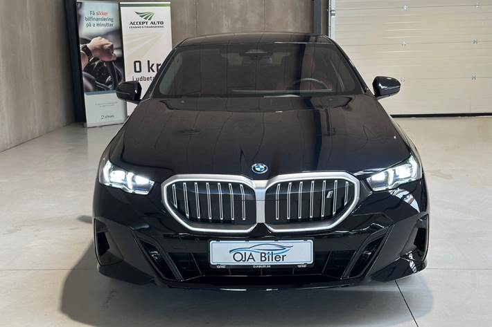 Sort BMW i5 fra 2024