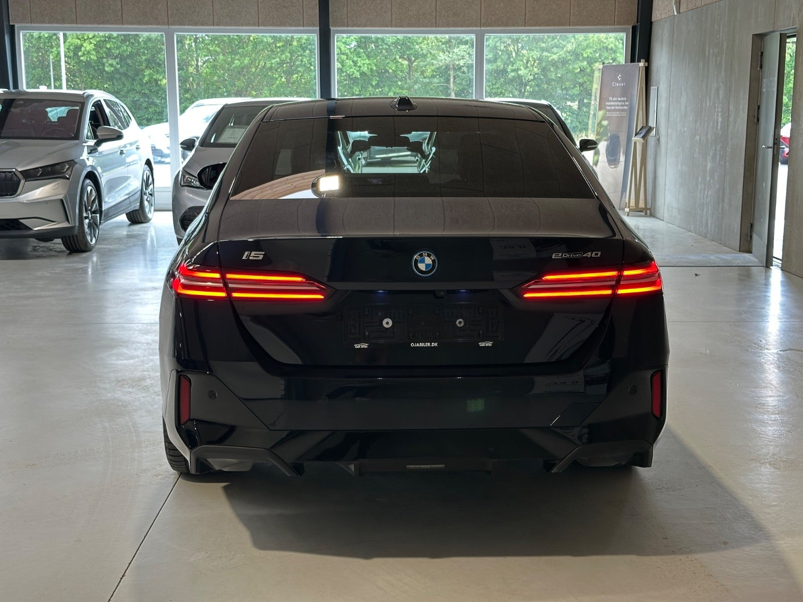 Sort BMW i5 fra 2024