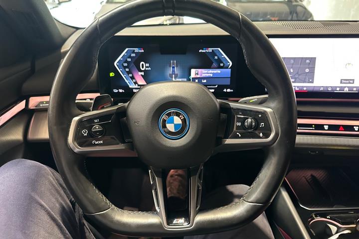 Sort BMW i5 fra 2024