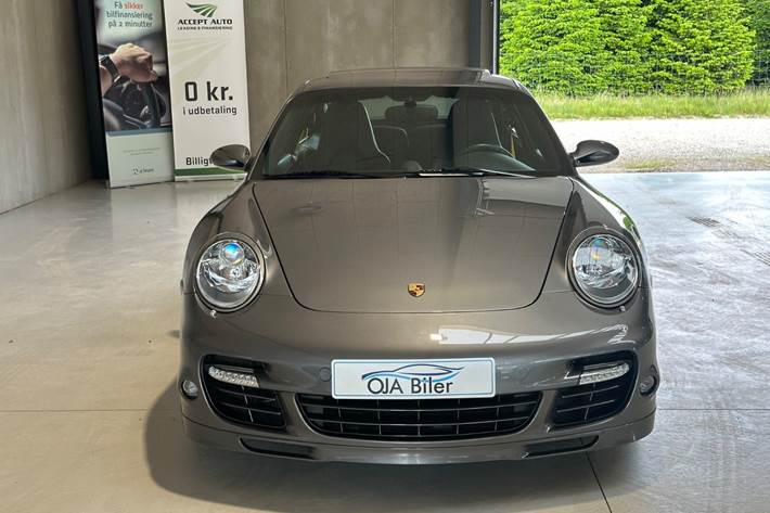 Grå Porsche 911 Turbo fra 2008