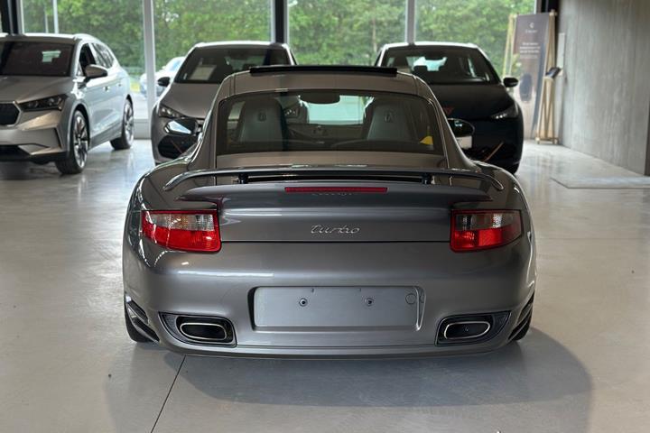 Grå Porsche 911 Turbo fra 2008