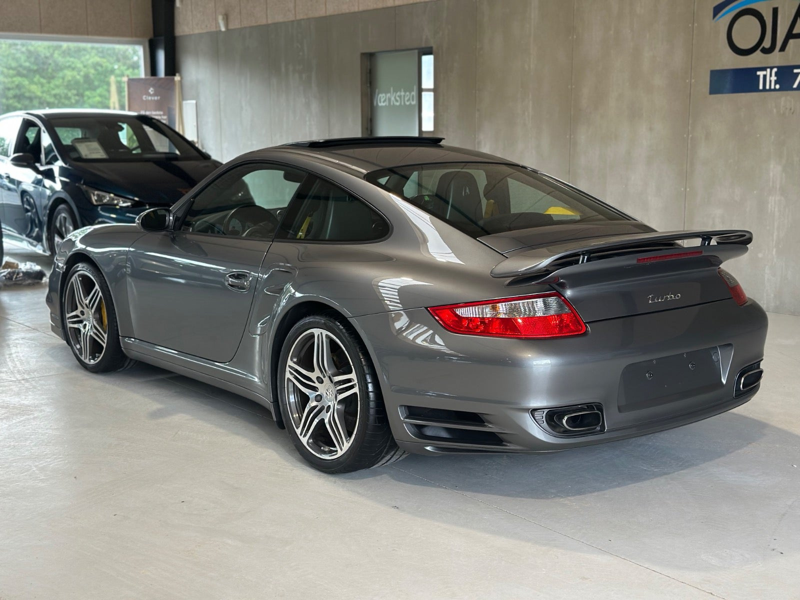 Grå Porsche 911 Turbo fra 2008