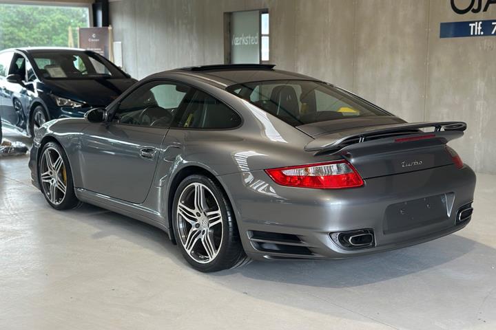 Grå Porsche 911 Turbo fra 2008