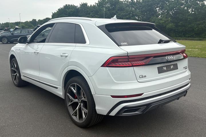 Hvid Audi Q8 fra 2019
