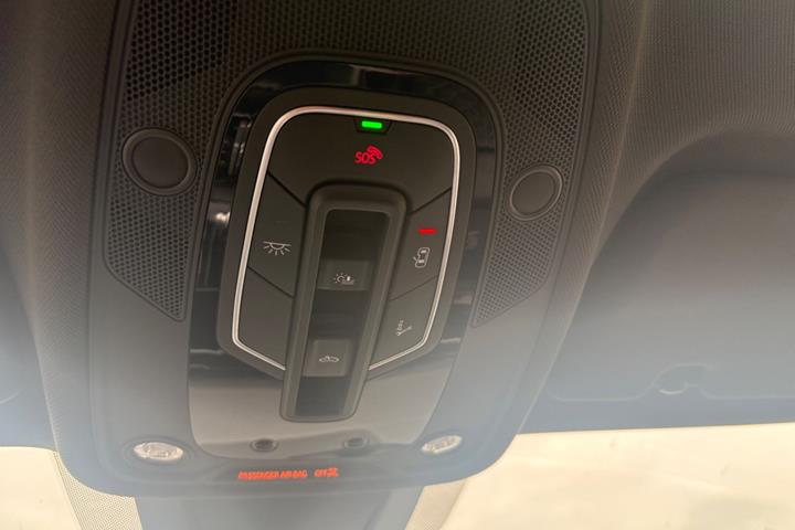 Hvid Audi Q8 fra 2019