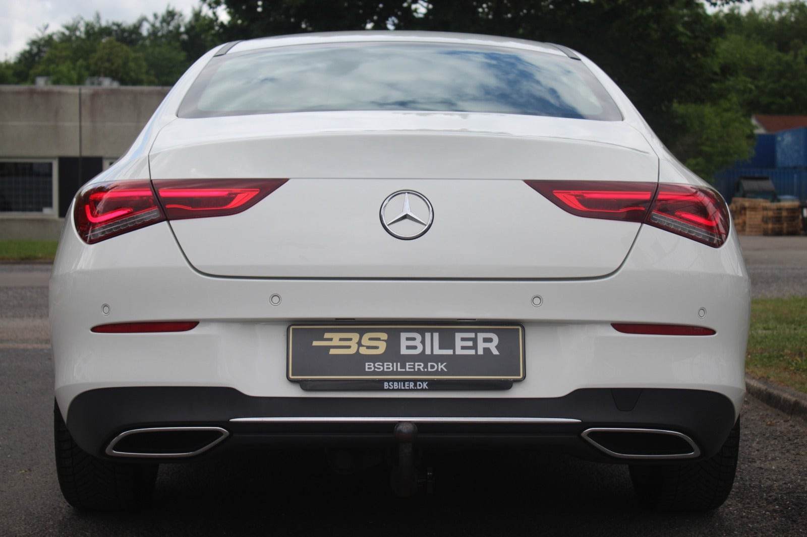 Hvid Mercedes CLA180 d fra 2019 set udefra