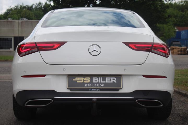 Hvid Mercedes CLA180 d fra 2019 set udefra
