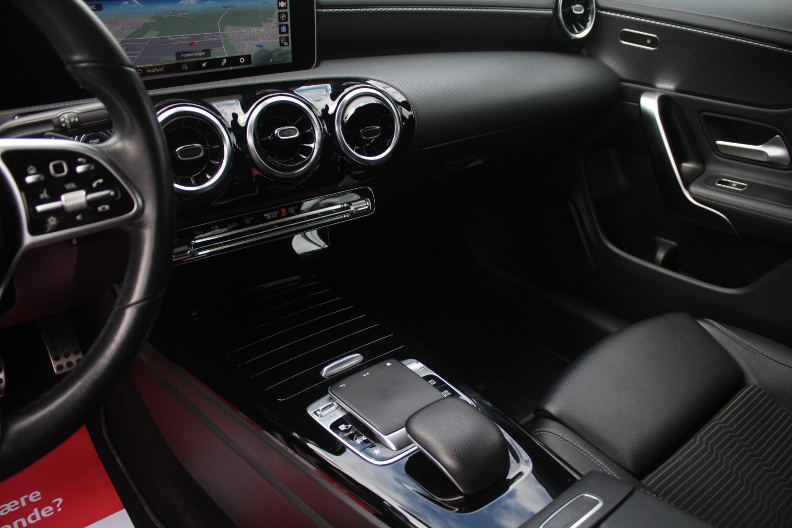 Hvid Mercedes CLA180 d fra 2019 set indefra