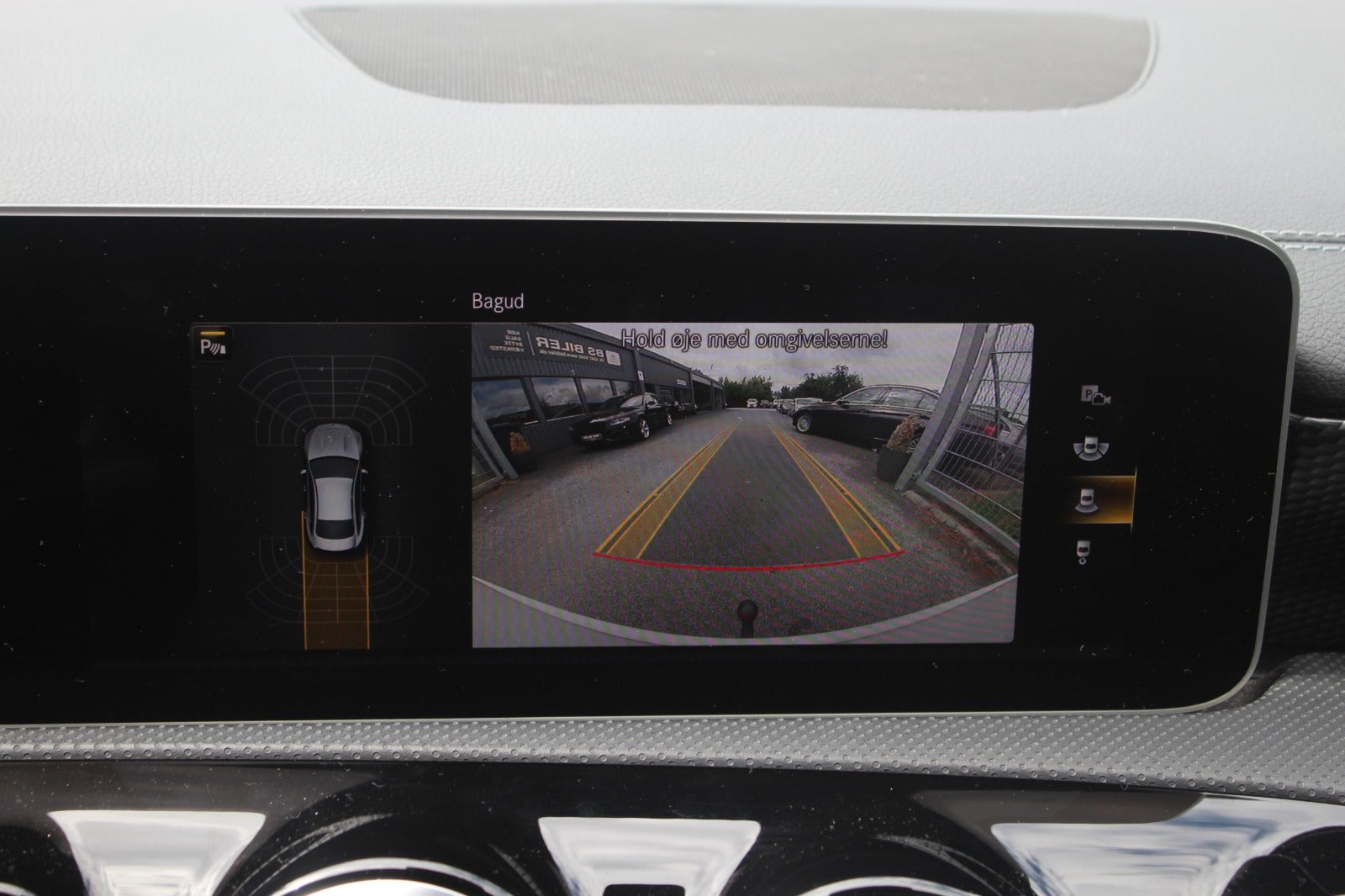 Hvid Mercedes CLA180 d fra 2019 set indefra