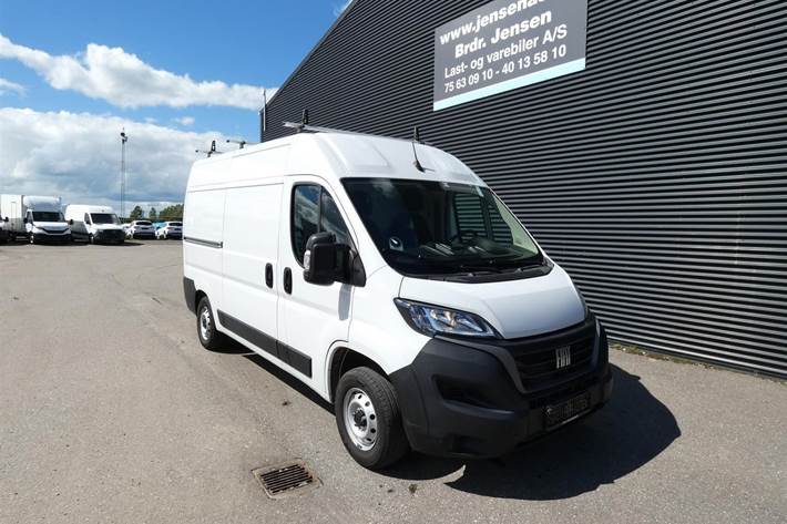 Hvid Fiat Ducato 35 fra 2023