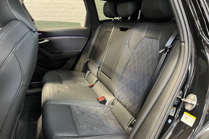 Sort Audi Q6 e-tron fra 2026