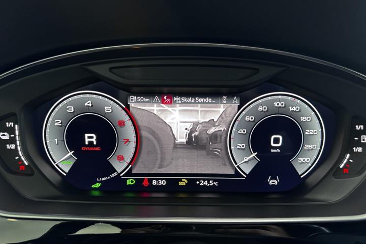 Grå Audi A8 fra 2023