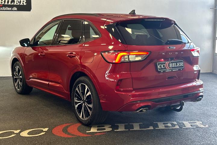 Grå Ford Kuga fra 2021