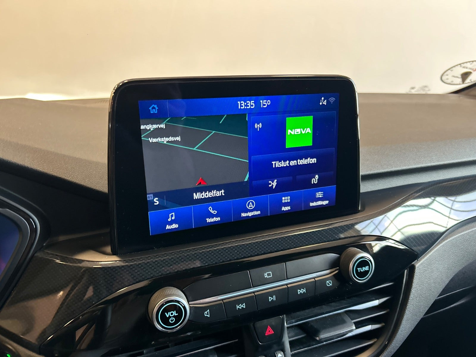 Grå Ford Kuga fra 2021