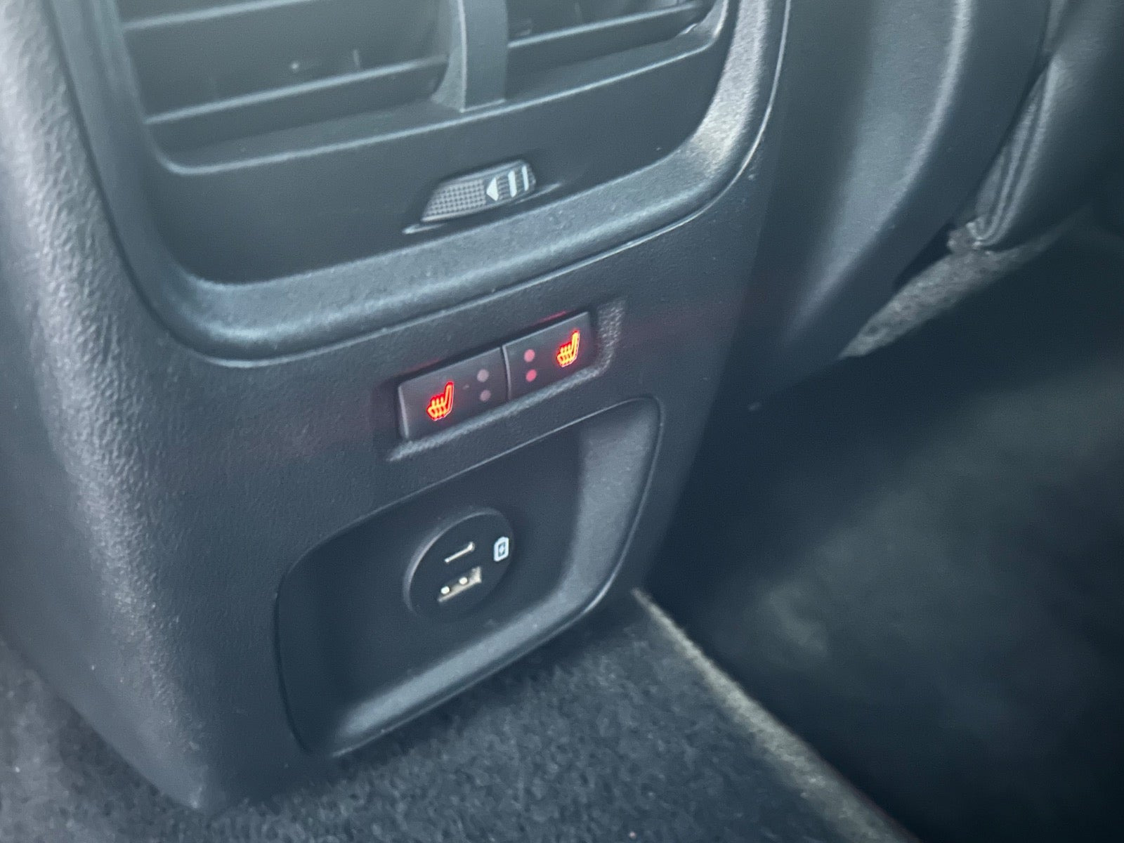 Grå Ford Kuga fra 2021