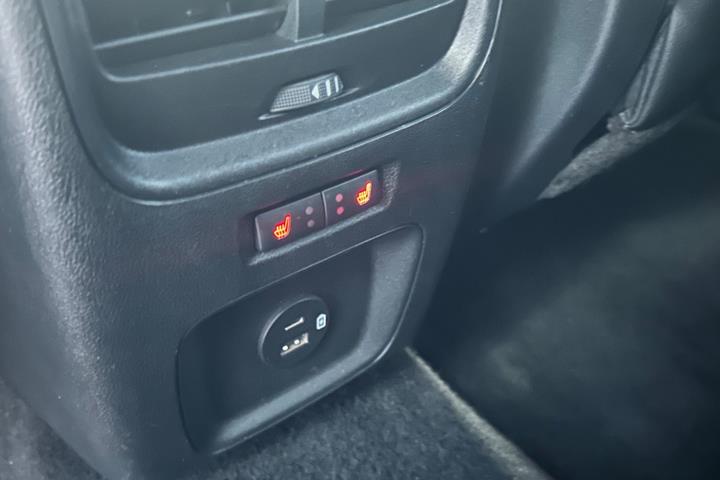 Grå Ford Kuga fra 2021