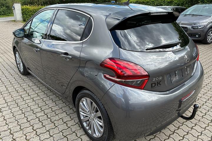 Grå Peugeot 208 fra 2019