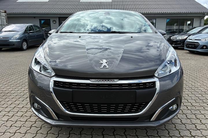 Grå Peugeot 208 fra 2019