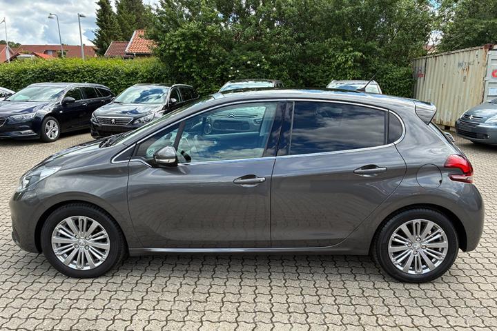 Grå Peugeot 208 fra 2019