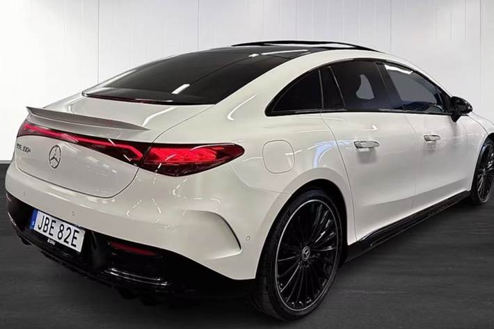Hvid Mercedes EQE350+ fra 2025