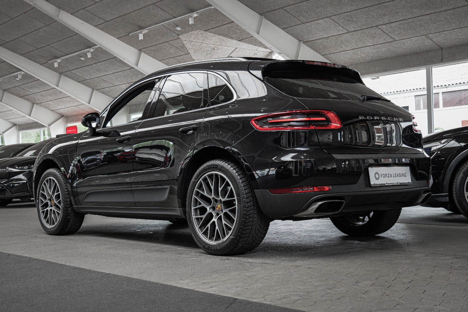 Sort Porsche Macan fra 2018