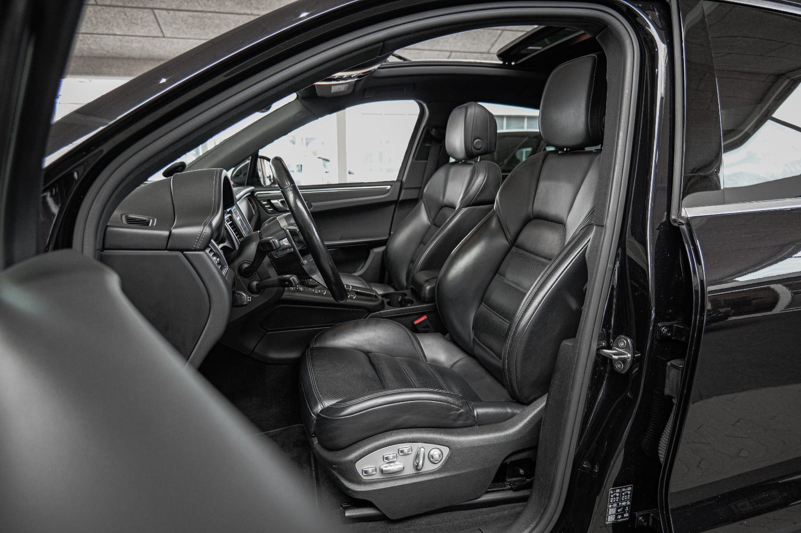 Sort Porsche Macan fra 2018
