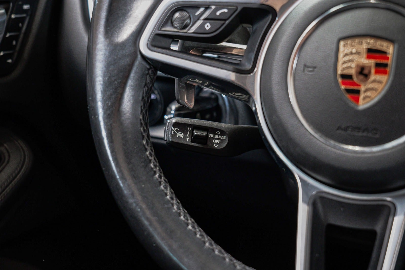Sort Porsche Macan fra 2018