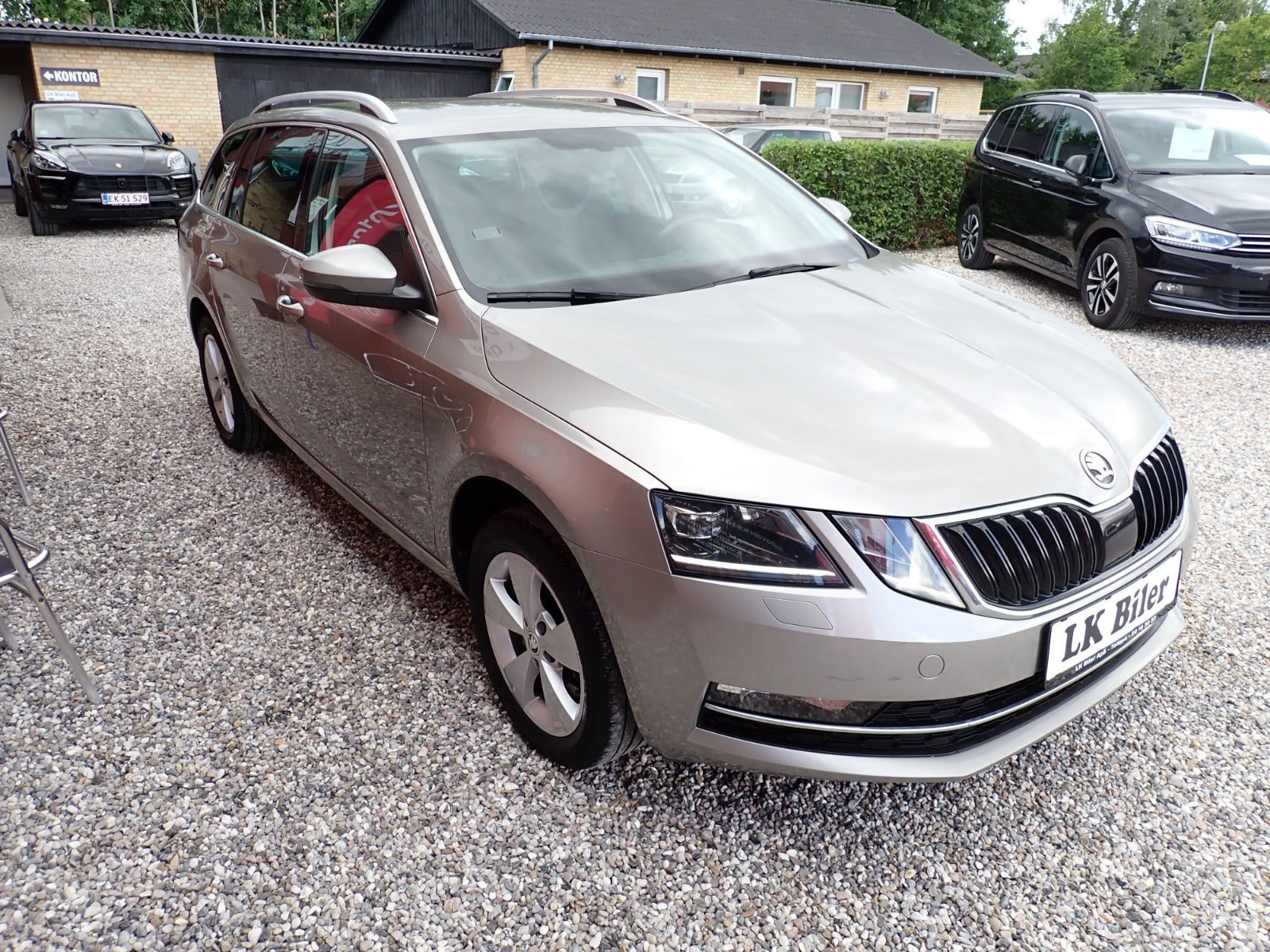 Grå Skoda Octavia fra 2019