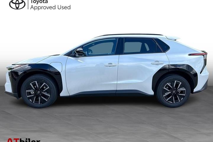 Hvid Toyota BZ4X fra 2026
