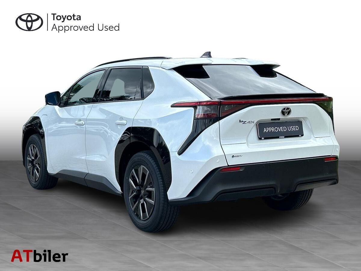 Hvid Toyota BZ4X fra 2026