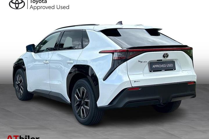 Hvid Toyota BZ4X fra 2026