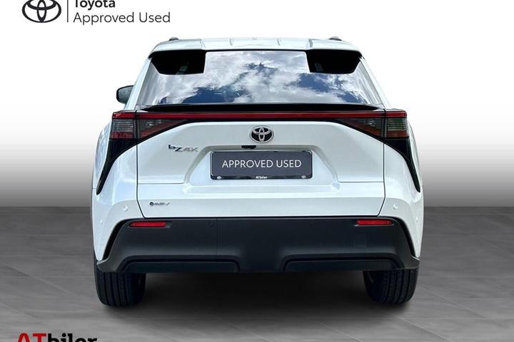 Hvid Toyota BZ4X fra 2026