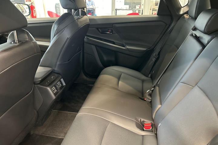 Hvid Toyota BZ4X fra 2026