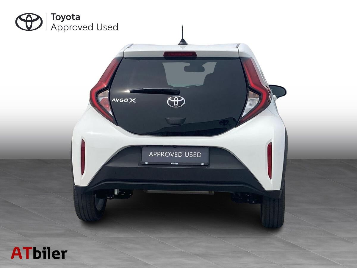 Hvid Toyota Aygo X fra 2025