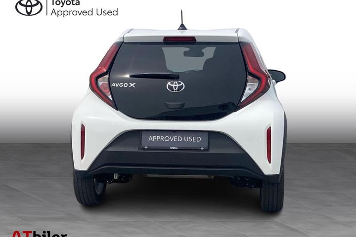 Hvid Toyota Aygo X fra 2025