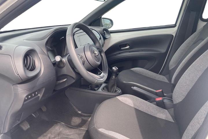 Hvid Toyota Aygo X fra 2025